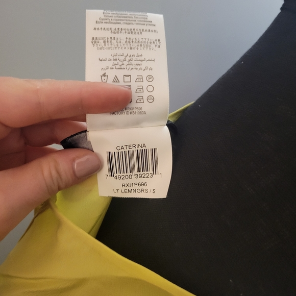 BCBG Catarina 100% Silk Blouse Lemongrass Size Small - Picture 3 of 7